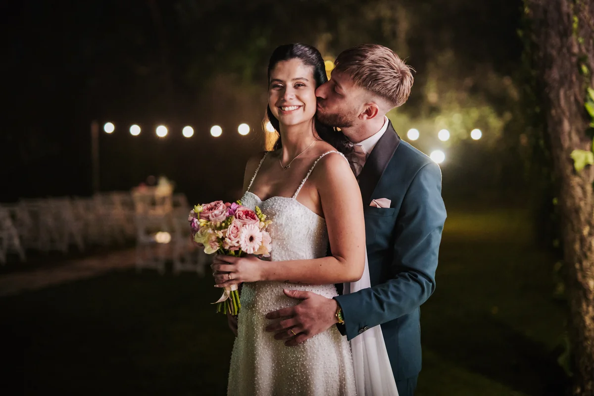 Retrato de los novios al anochecer · Kuma Studio